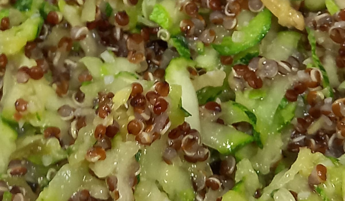 Salada de Quinoa Vermelha com Abobrinha